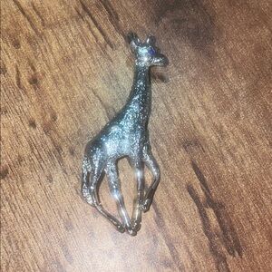 Giraffe Brooch